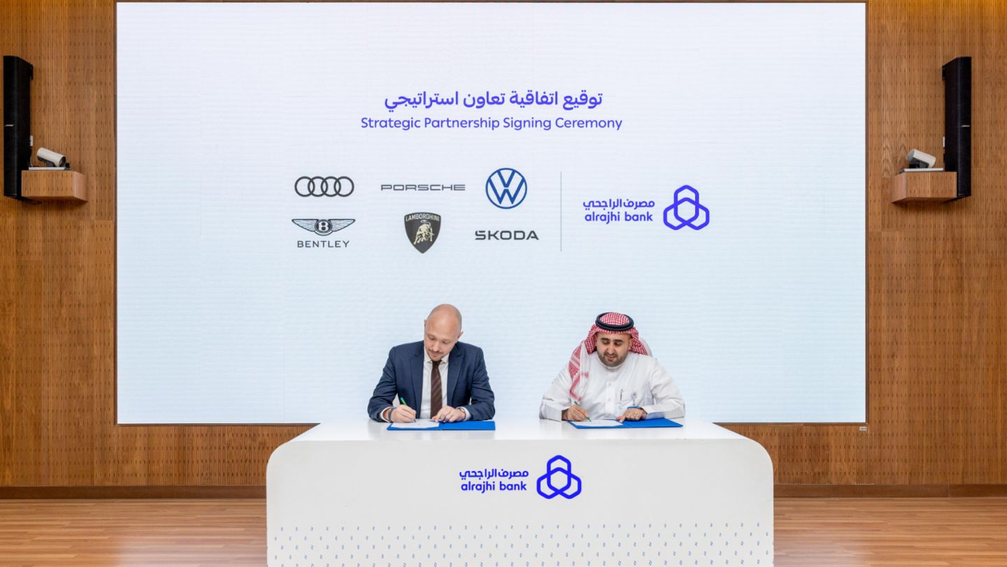 David Picandet, Managing Director of Porsche Services Middle East and Africa, Majed Saleh Al-Rajhi, General Manager, Retail Banking for Al Rajhi Bank, 2025, Porsche Middle East