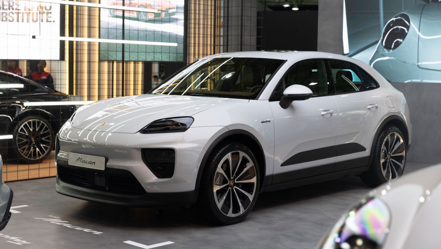 Macan, Porsche Centre Kuwait at Auto World Show, Kuwait, 2025, Porsche Middle East