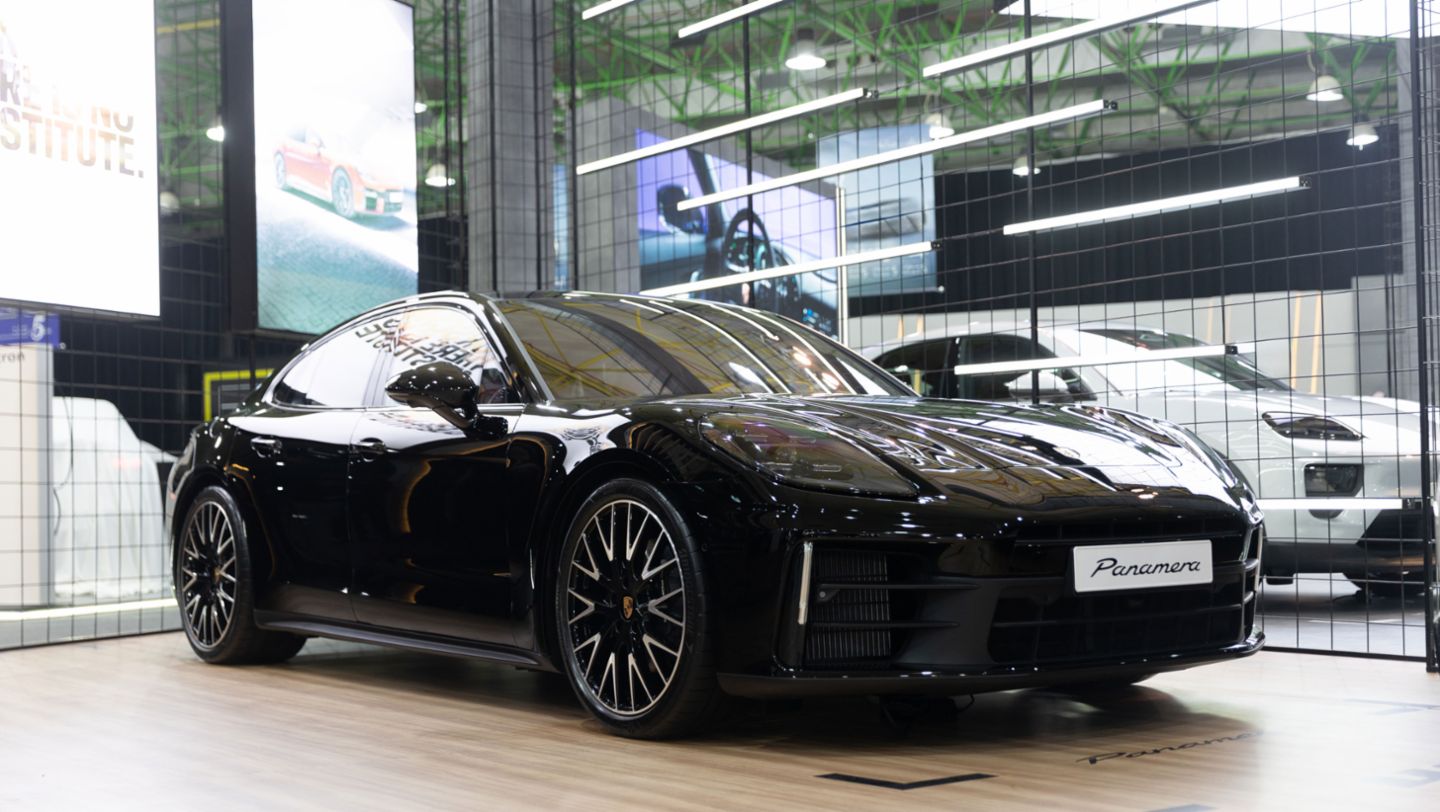 Panamera, Porsche Centre Kuwait at Auto World Show, Kuwait, 2025, Porsche Middle East