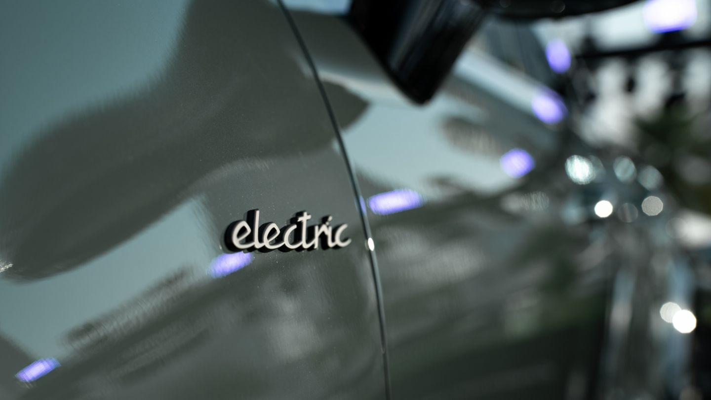 Cayenne Turbo Electric, Icons of Porsche, Dubai, Porsche Middle East