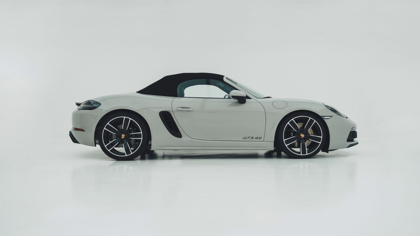 718 Boxster GTS 4.0, Porsche Exclusive Manufaktur, Porsche Centre Dubai, 2025, Porsche Middle East