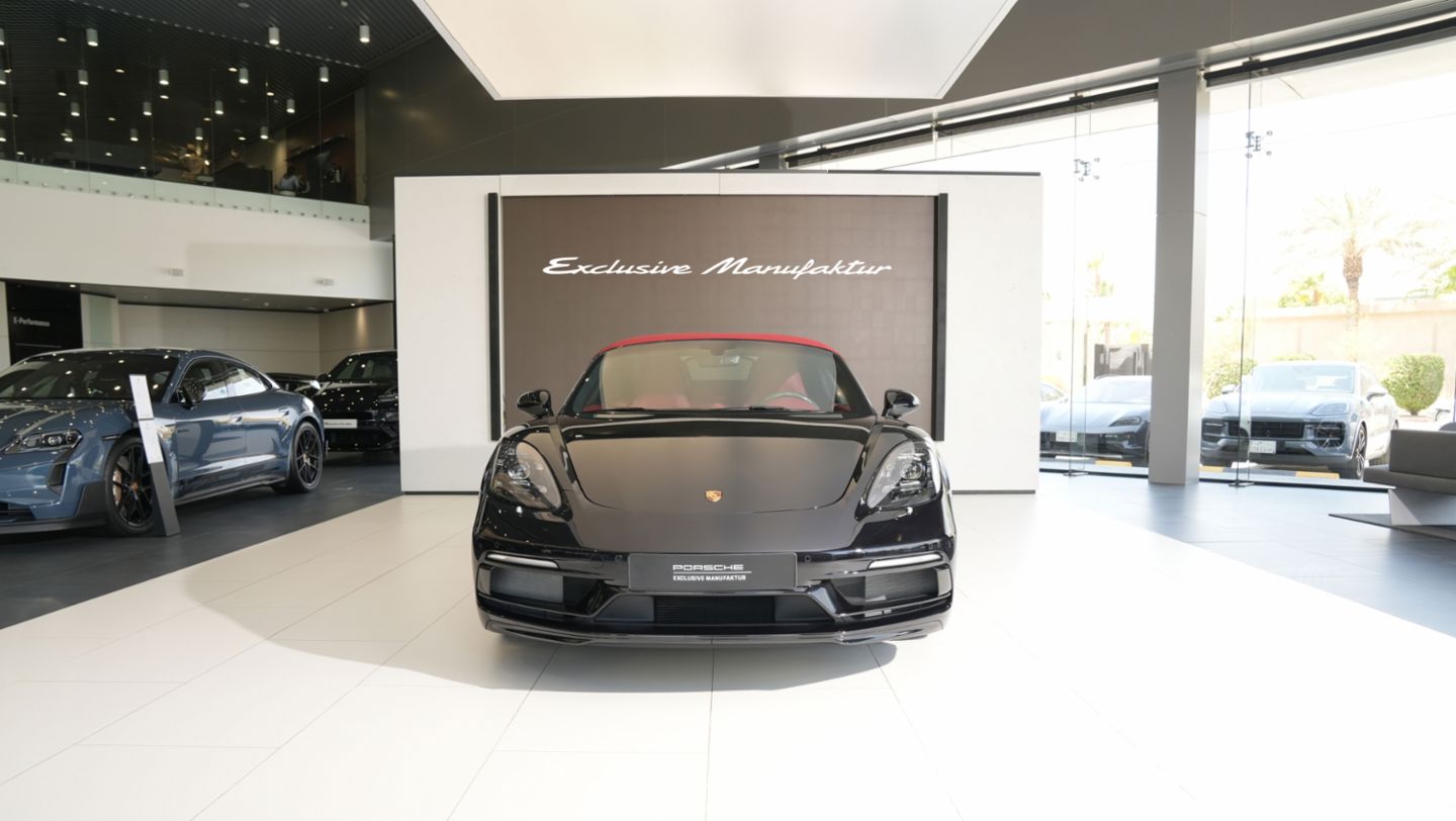 718 Boxster S, Showroom, Porsche Exclusive Manufaktur, Riyadh, Saudi Arabia, 2025, Porsche Middle East