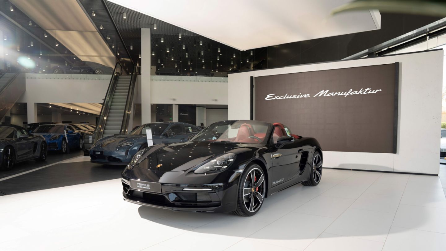 718 Boxster S, Showroom, Porsche Exclusive Manufaktur, Riyadh, Saudi Arabia, 2025, Porsche Middle East