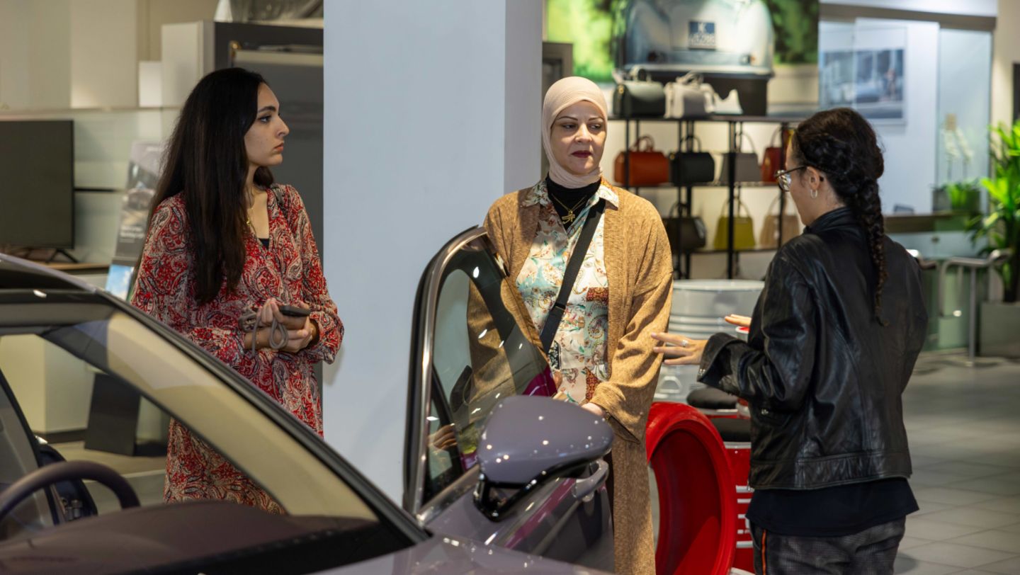 911 GT3 RS Rennsport, Porsche Centre Doha, Qatar, 2026, Porsche Middle East