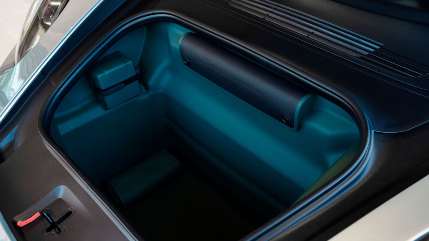 Sonderwunsch 911 Targa Green Roof 2.0, Riyadh, Saudi Arabia, 2026, Porsche Middle East