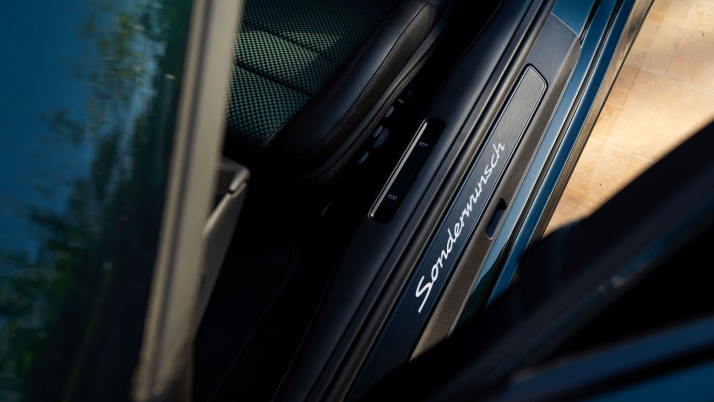Sonderwunsch 911 Targa Green Roof 2.0, Riyadh, Saudi Arabia, 2026, Porsche Middle East