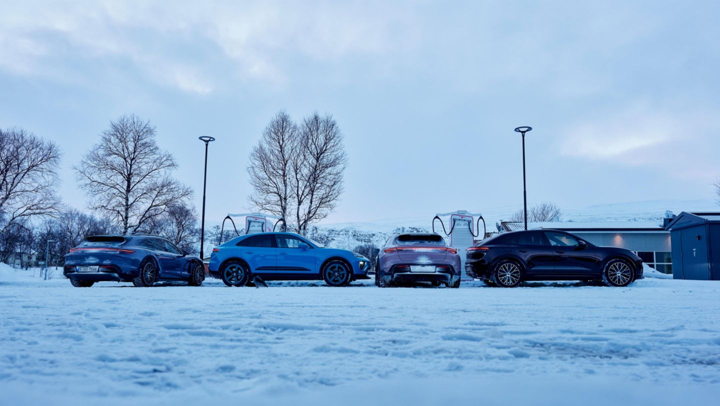 Taycan 4S Cross Turismo e  Macan 4 Electric