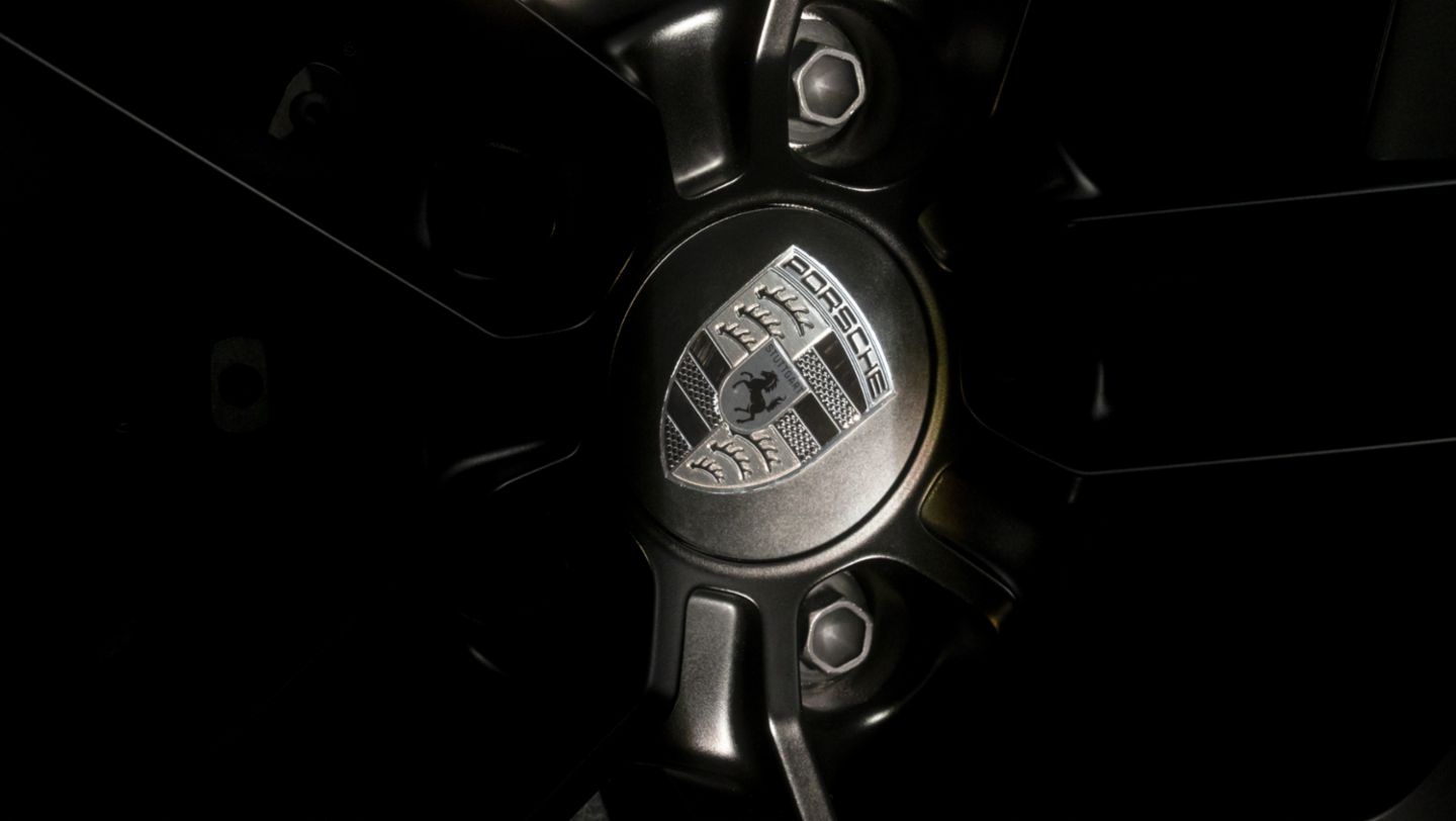 Porsche Turbonite x Pantone