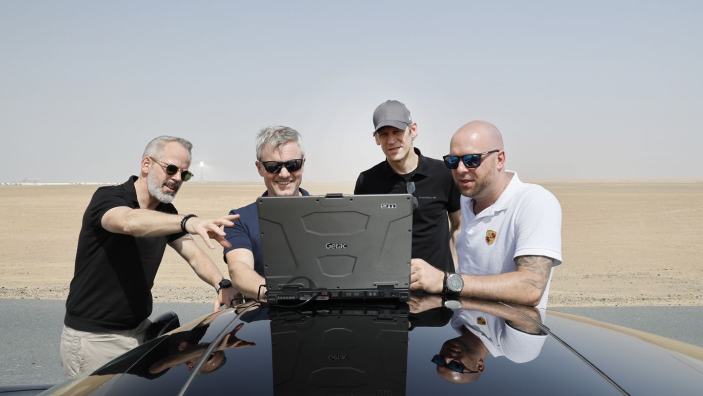 Frank Moser (Vice President Model Line 911 and 718, l.), Jörg Bergmeister (2.f.r.) and team, Porsche 911 prototype, Dubai, United Arabic Emirates, 2024, Porsche AG