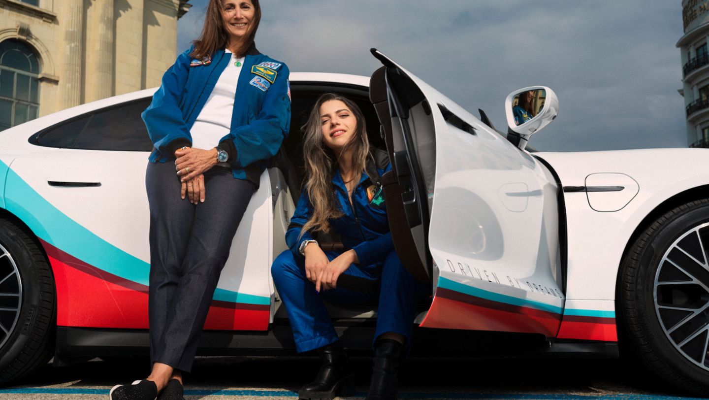 Două dintre cele mai apreciate femei astronaut, față în față cu mașina astronauților pe Pământ, comunicat de presă, 21/06/2023, Porsche AG