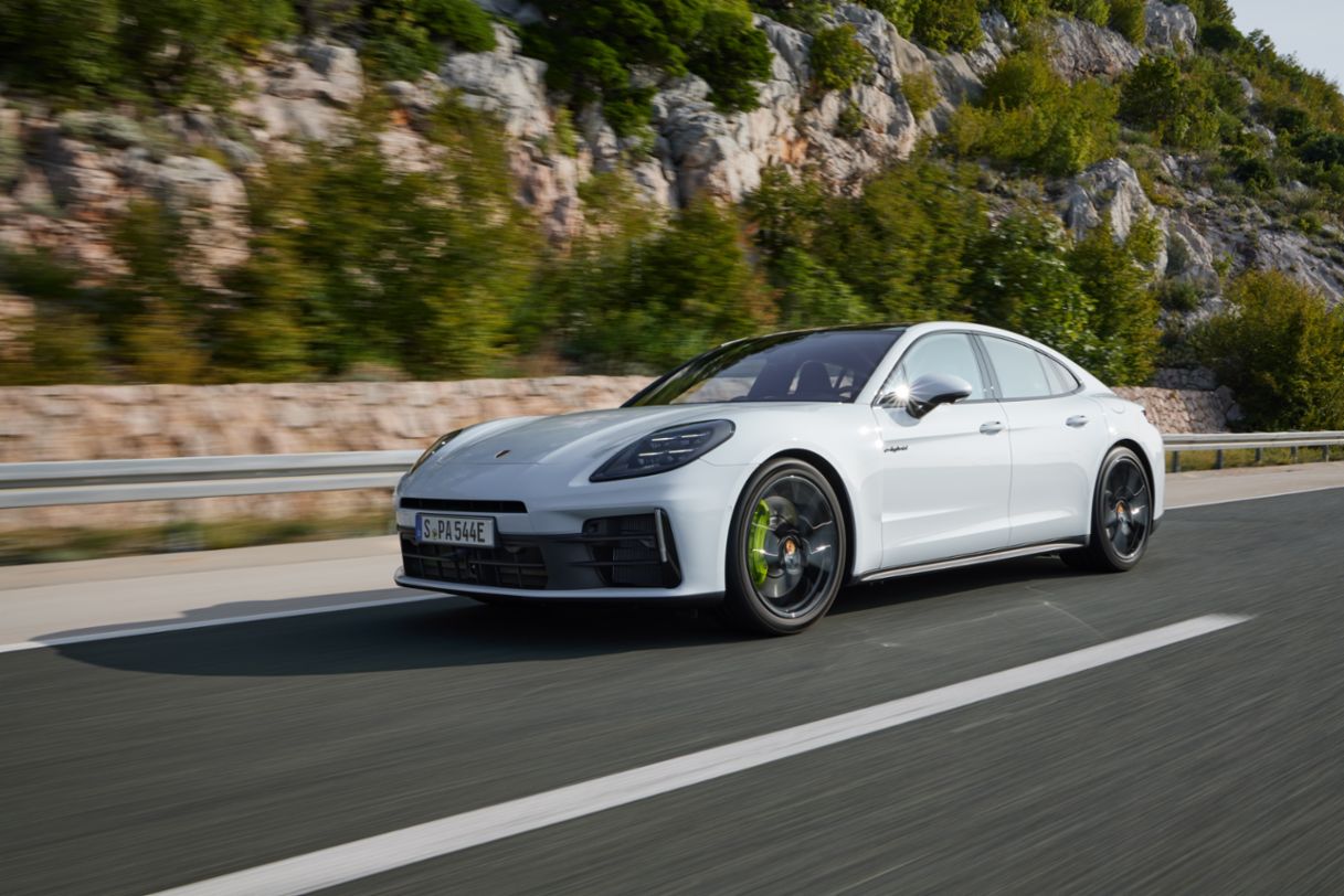 Porsche prezintă două noi variante e-hybrid ale modelului Panamera, comunicat de presă, 20/02/2024, Porsche AG