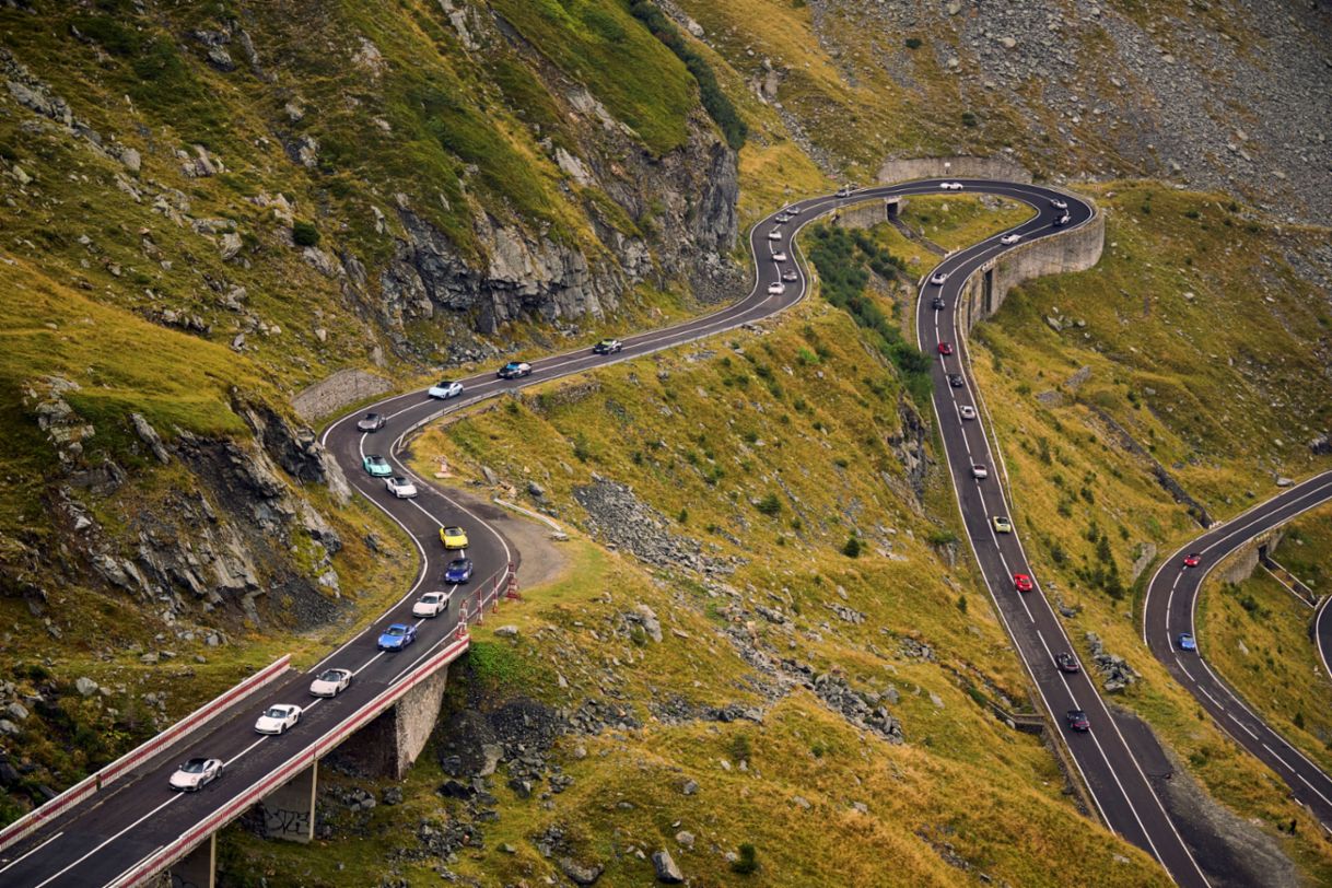 Porsche sărbătorește legendarul drum Transfăgărășan la cea de-a 50-a aniversare și oferă un Sneak Preview al celui mai nou 911 al său - Carrera 4 GTS, comunicat de presă, 04/09/2024, Porsche AG