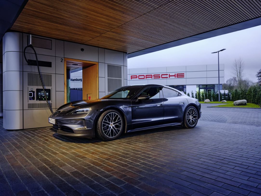 Taycan Model, Porsche Charging Lounge Hamburg, 2025, Porsche AG