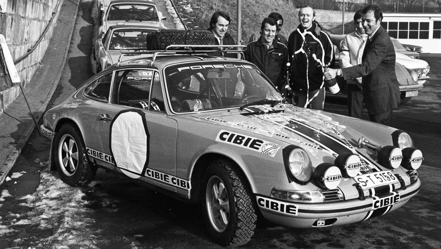 Gerard Larrousse, Björn Waldegaard, Rico Steinemann, l-r, 911 S 2,2 Coupé, Departure for the Monte Carlo Rally from Plant 2, 1971, Porsche AG