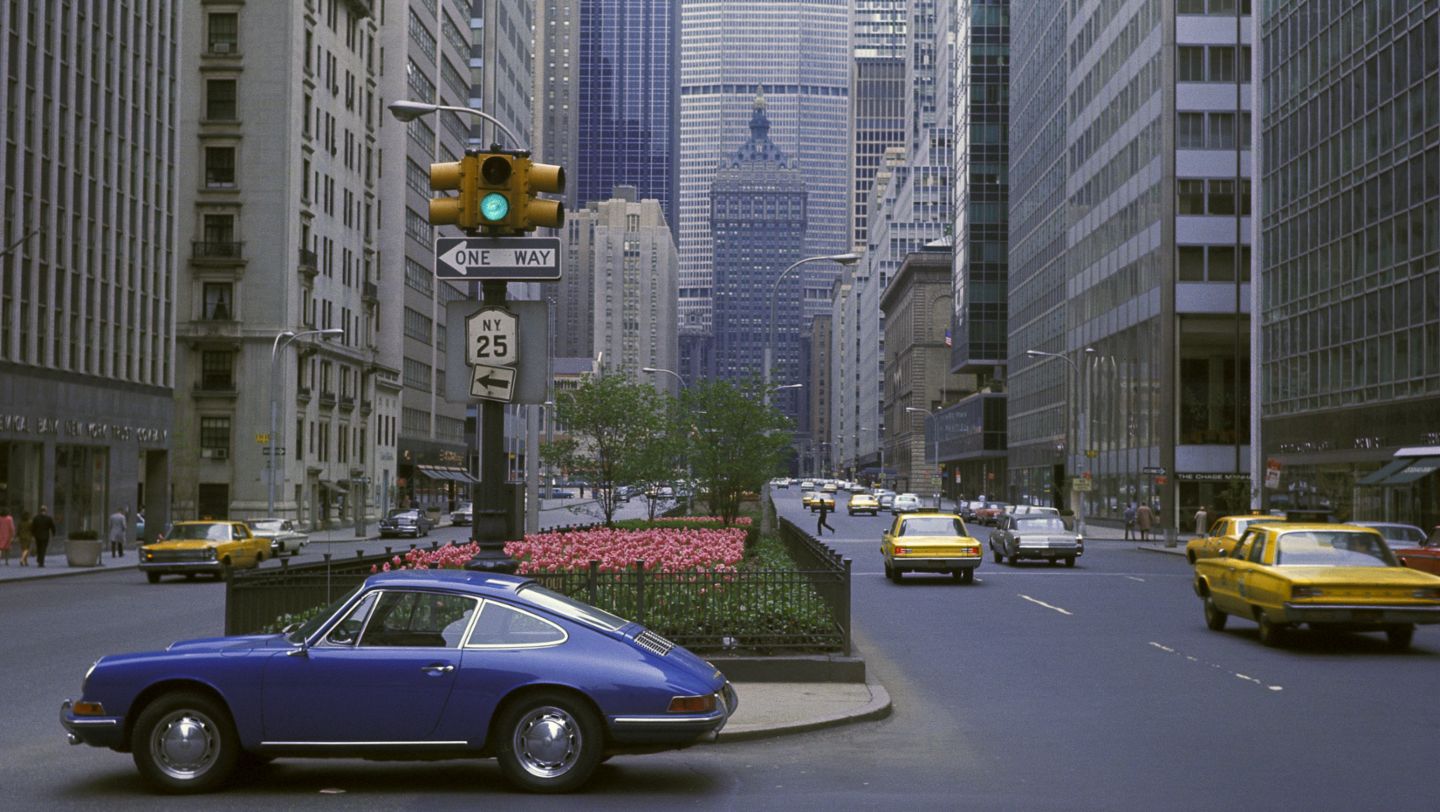 Porsche 911 2.0 Coupe, model year 1965, photographed in New York in 1967., Corporate Archives Porsche AG