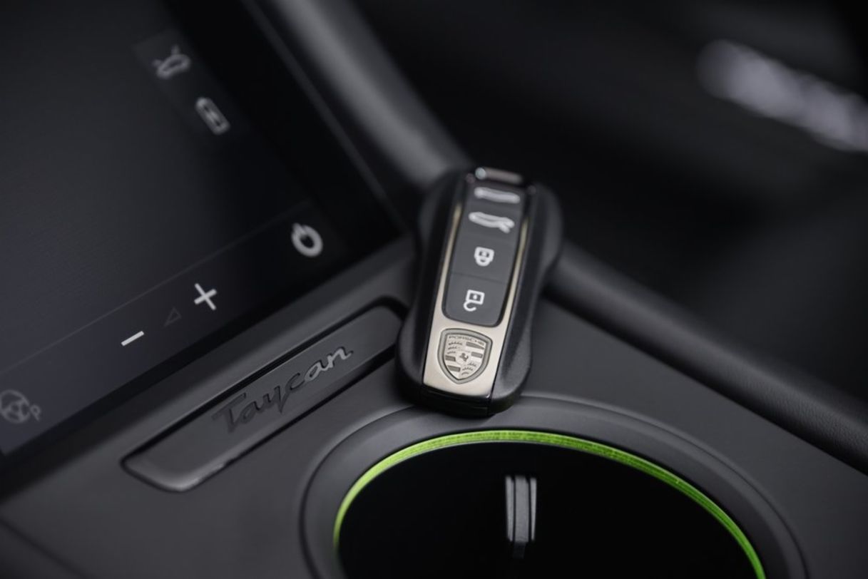 Taycan_Cross_Turismo_Oakgreenmetallic_Interior