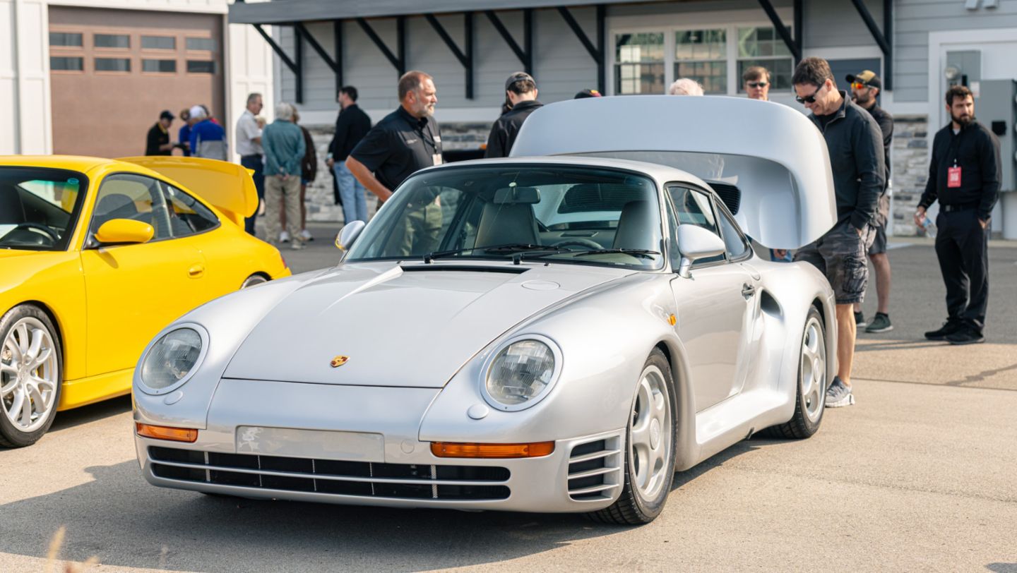 Hendrick Porsche wins 2025 Porsche Restoration Challenge People’s Choice Award for Area South-Central with their 1988 959 Komfort