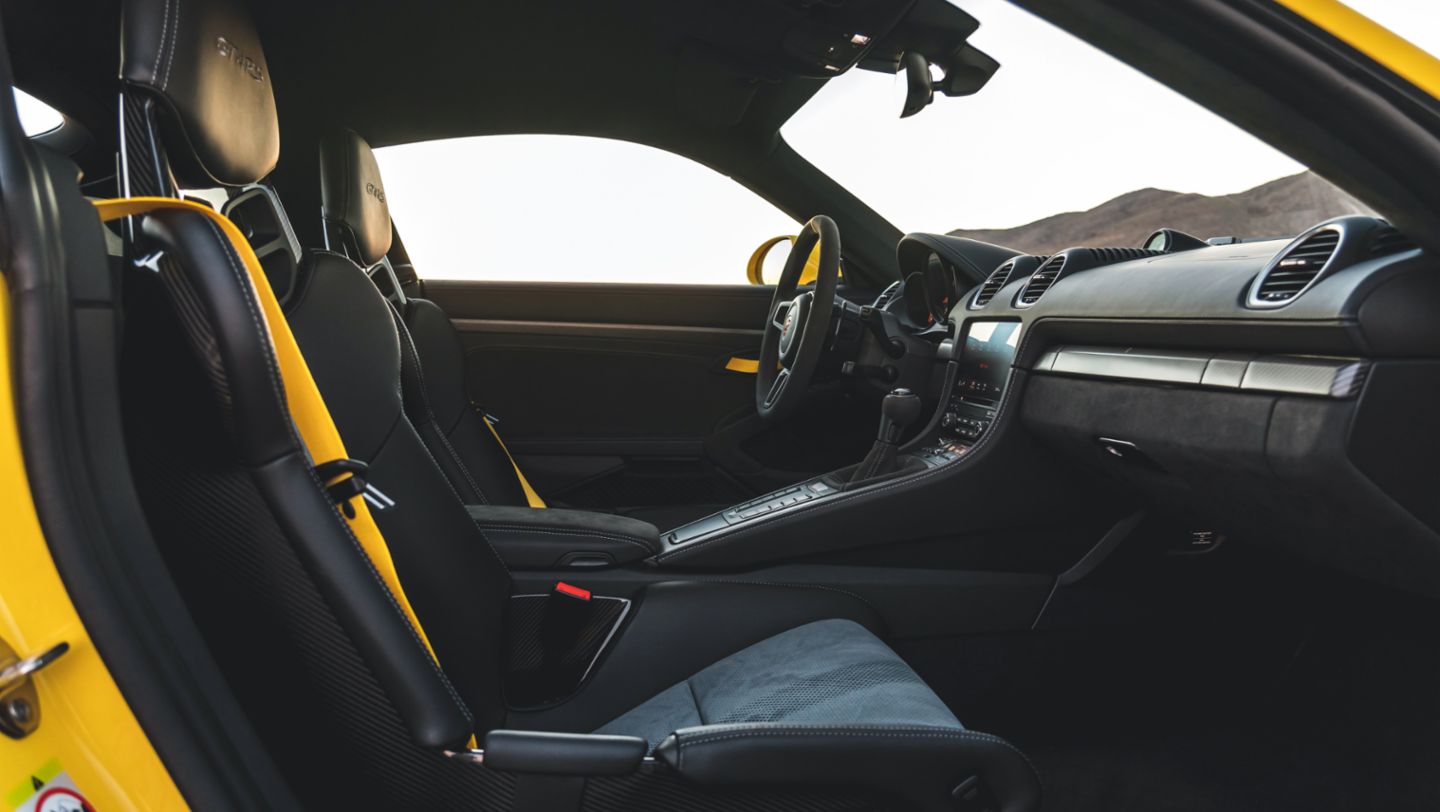 718 Cayman GT4 RS, Racing Yellow, 2022, PCNA