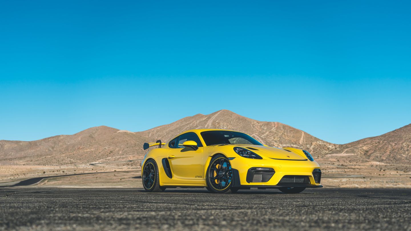 718 Cayman GT4 RS, Racing Yellow, 2022, PCNA