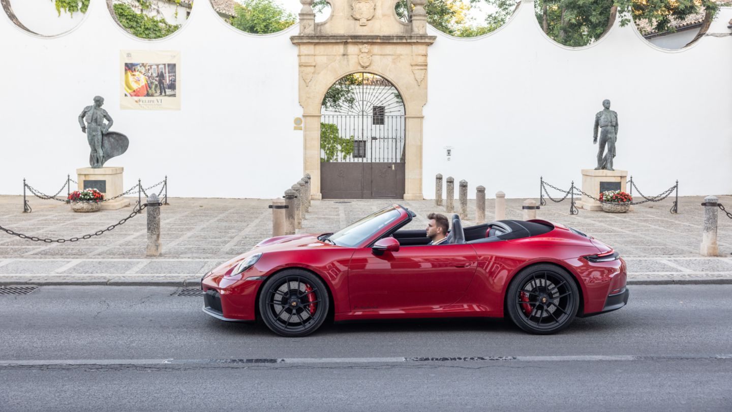 2025 Porsche 911 Carrera 4 GTS Cabriolet
