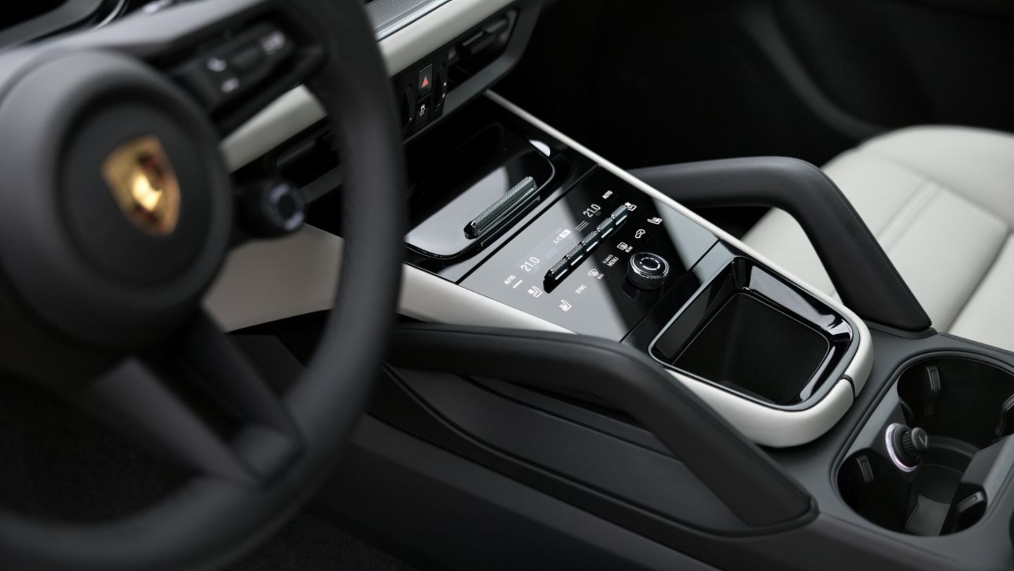 Cayenne Montego Blue Metallic 