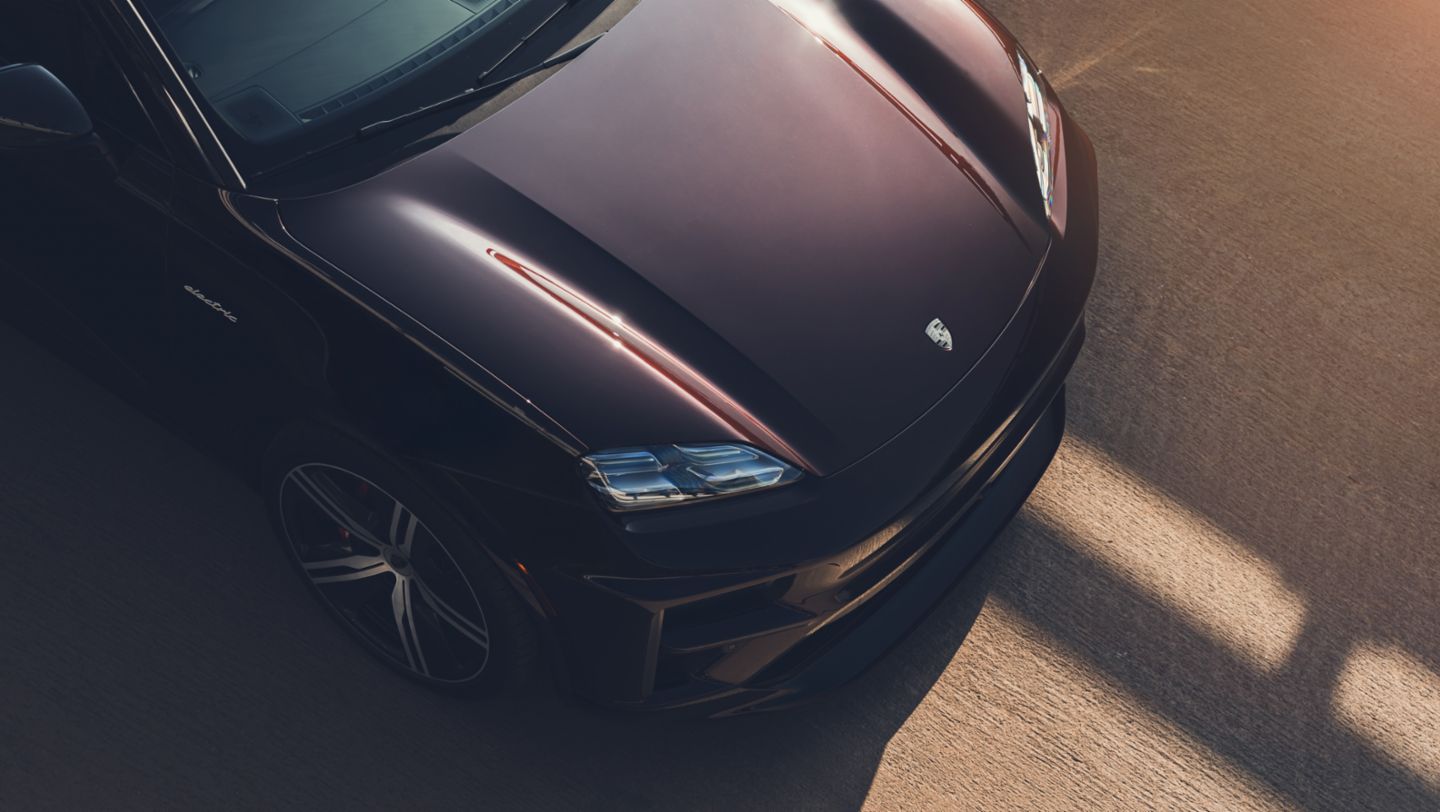 Copper Ruby Metallic Macan Turbo