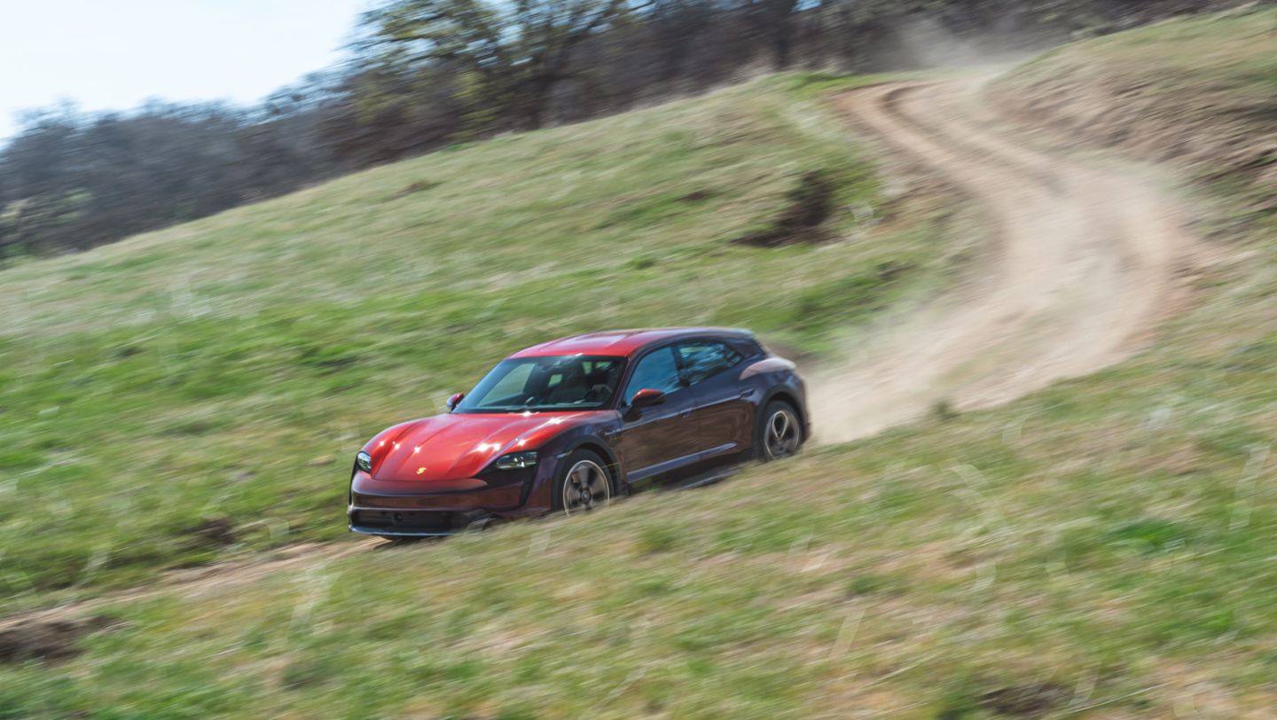 2021 Taycan 4 Cross Turismo, Cherry Red, 2021, PCNA