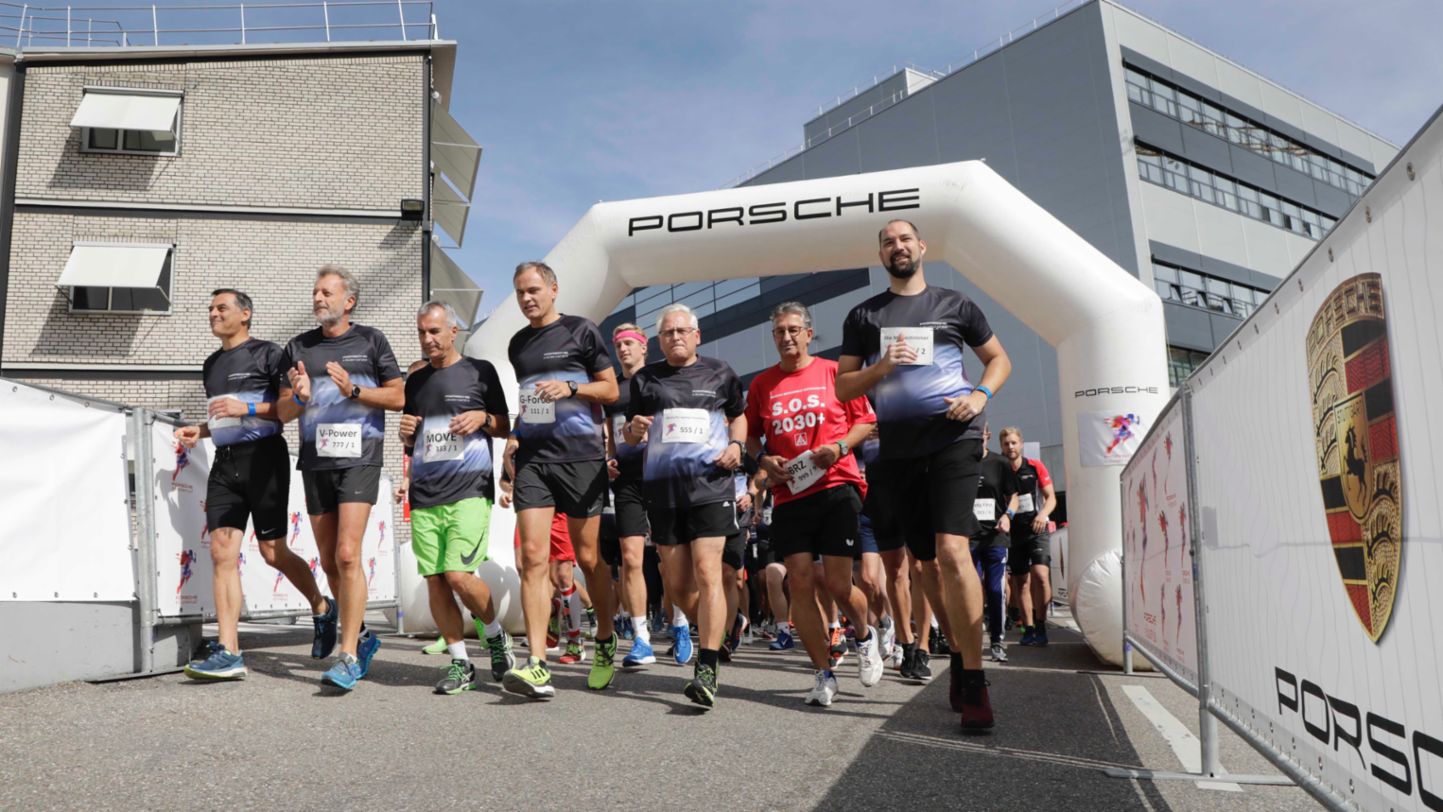 Michael Steiner, Mitglied des Vorstandes – Forschung und Entwicklung, Detlev von Platen, Mitglied des Vorstandes – Vertrieb und Marketing, Albrecht Reimold, Mitglied des Vorstandes – Produktion und Logistik, Oliver Blume, Vorstandsvorsitzender der Porsche AG, Uwe-Karsten Städter, Mitglied des Vorstandes – Beschaffung, Harald Buck, stellvertretender Vorsitzender des Betriebsrats Zuffenhausen, Carsten Schumacher, Betriebsratsvorsitzender Weissach, l-r, Porsche 6-Stunden-Lauf, Zuffenhausen, 2019, Porsche AG