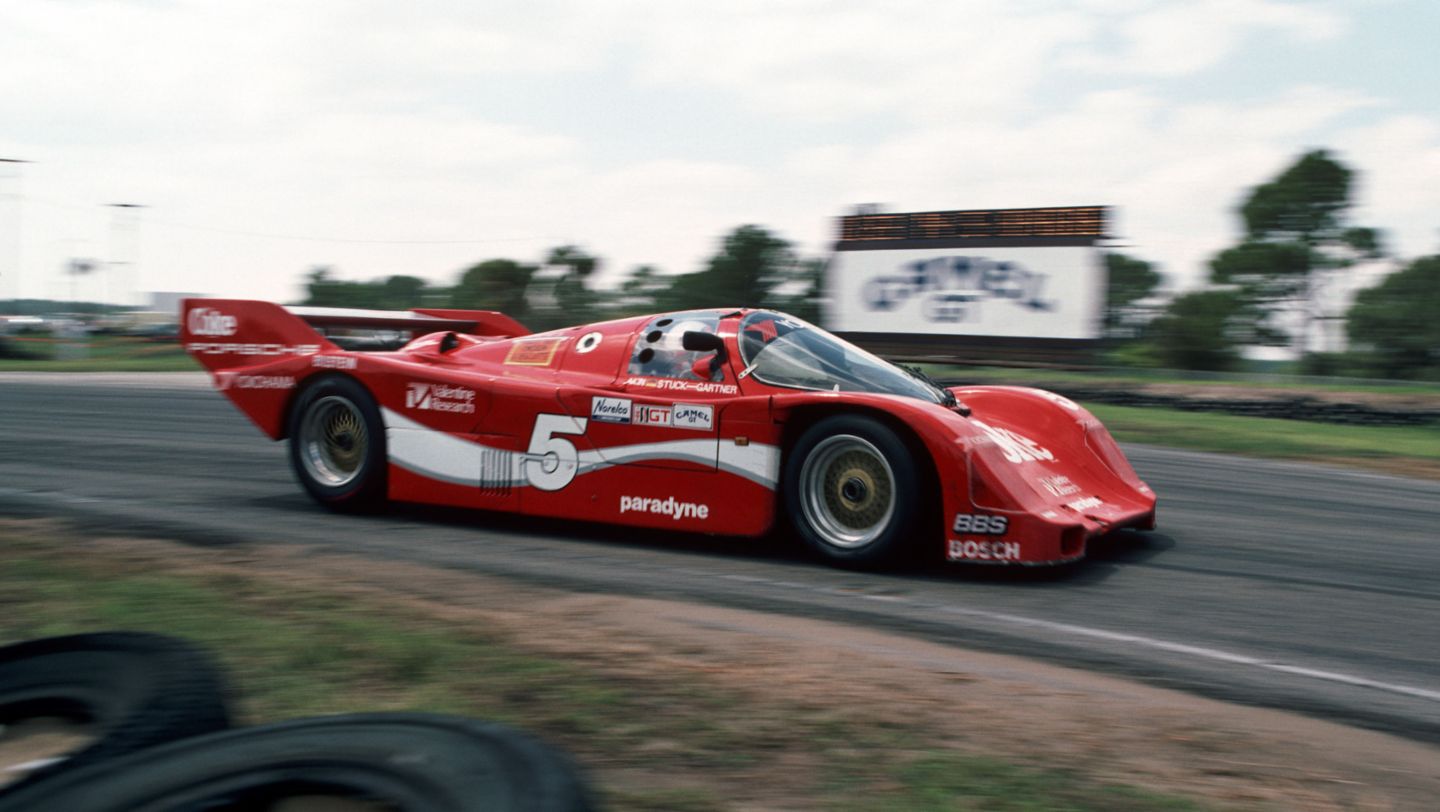 Porsche 962, Nr. 5: Bob Akin, Hans-Joachim Stuck, Jo Gartner, Rennen Sebring (12 Std.), 1986, Porsche AG
