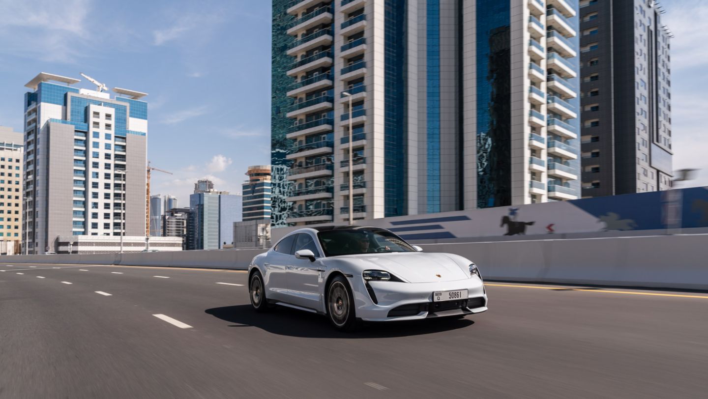 Taycan Turbo, Dubai, 2019, Porsche AG