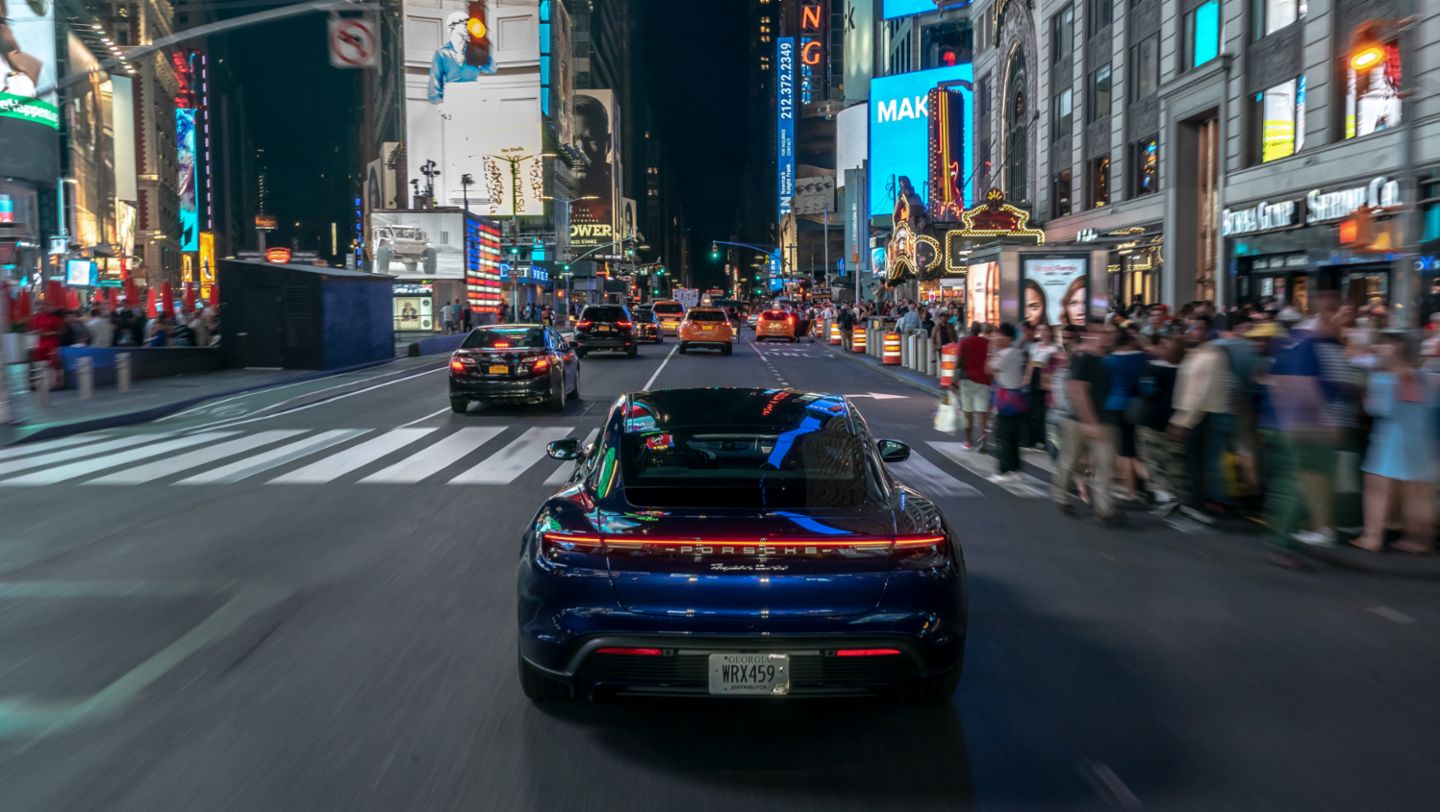 Taycan Turbo, New York, 2019, Porsche AG