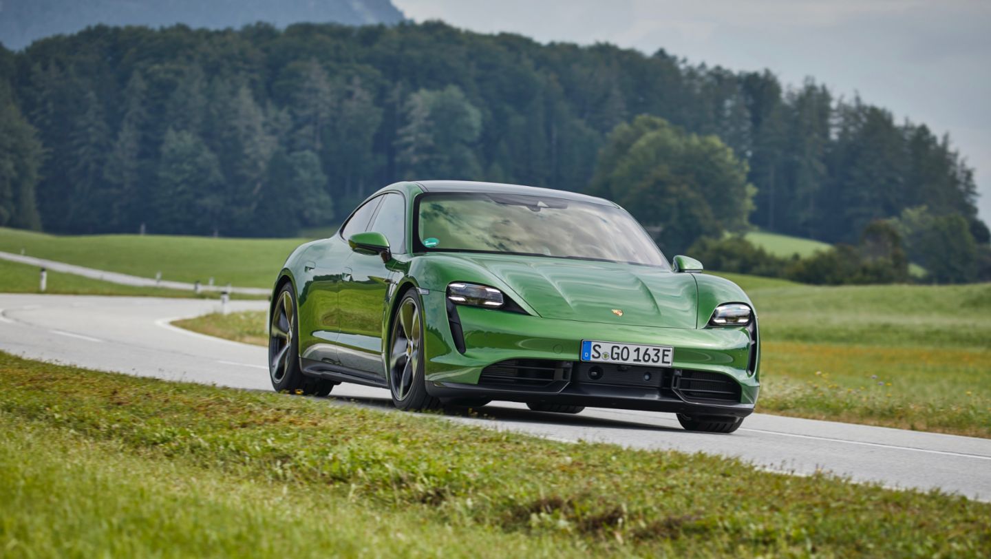 Taycan Turbo S, verde Mamba metalizado, test de presentación a la prensa, Europa, 2019, Porsche AG