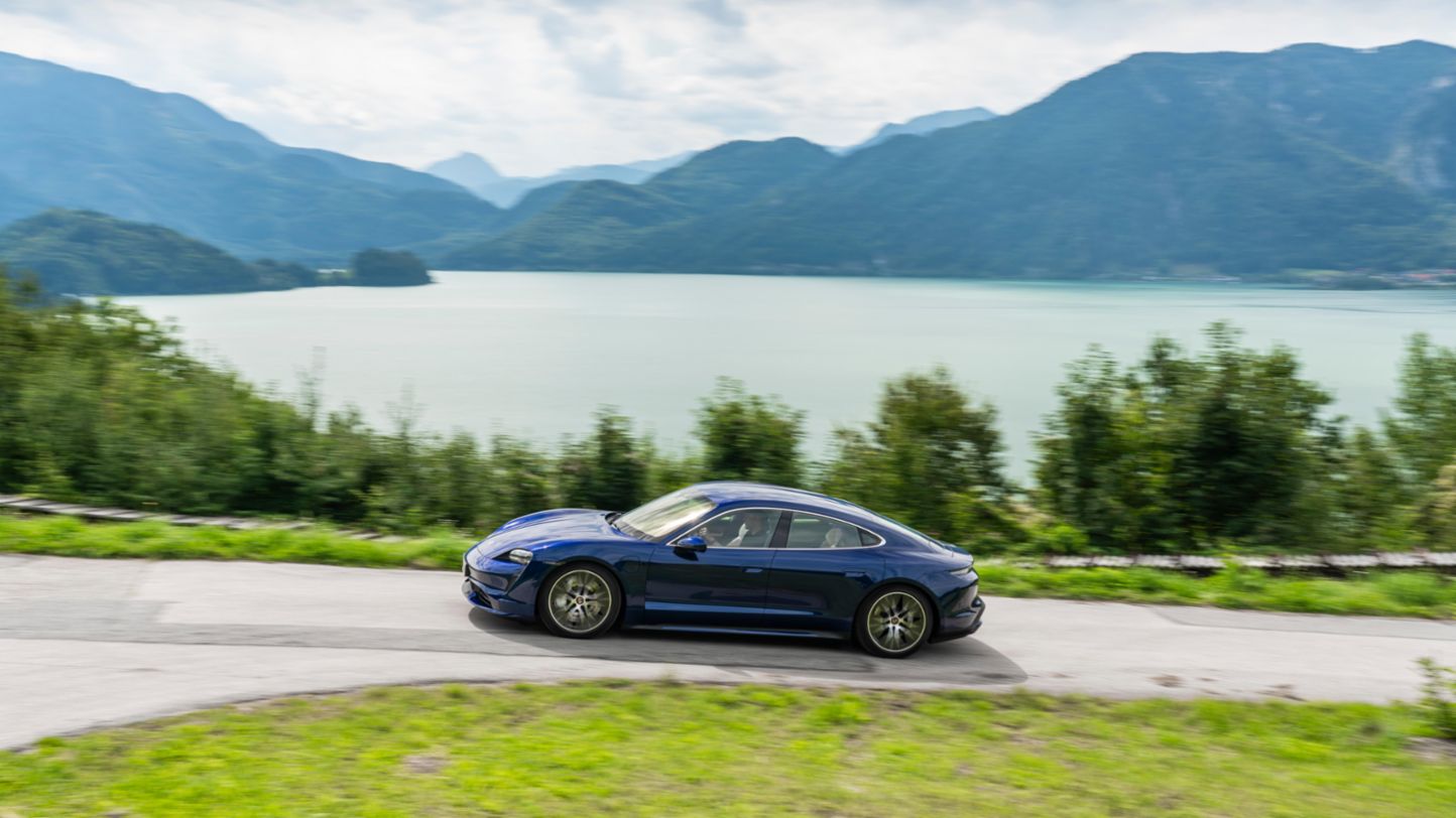 Taycan Turbo, azul Gentián metalizado, test de presentación a la prensa, Europa, 2019, Porsche AG