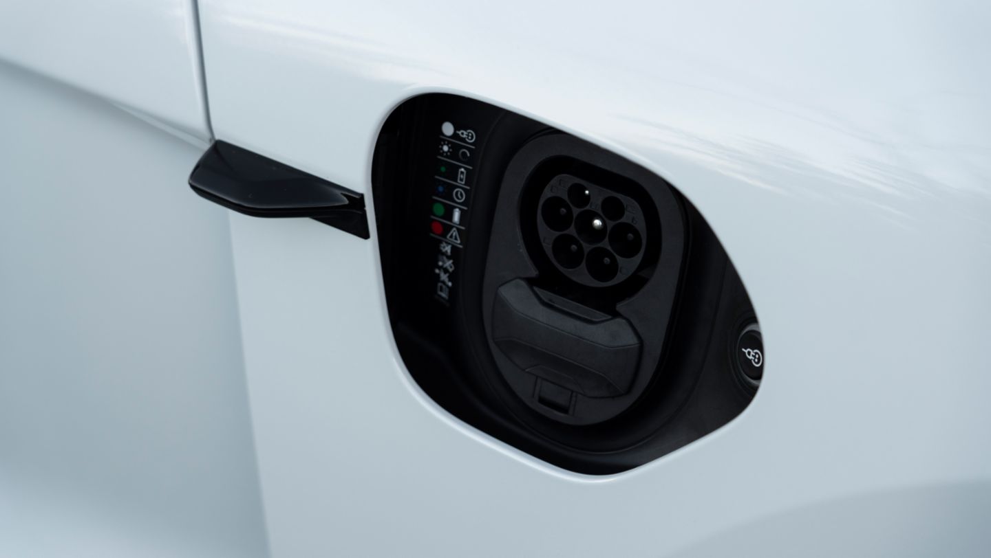 Taycan Turbo S, carreraweißmetallic, Taycan Media Drive, Europa, 2019, Porsche AG 