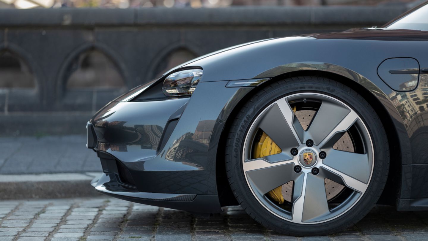 Taycan Turbo S (volcano gray metallic), Taycan Media Drive, Europe, 2019, Porsche AG