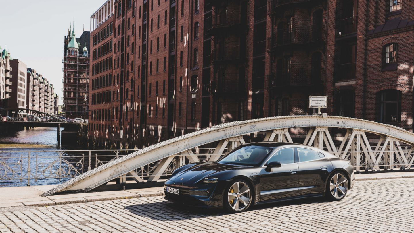 Taycan Turbo S, gris Volcano metalizado, test de presentación a la prensa, Europa, 2019, Porsche AG
