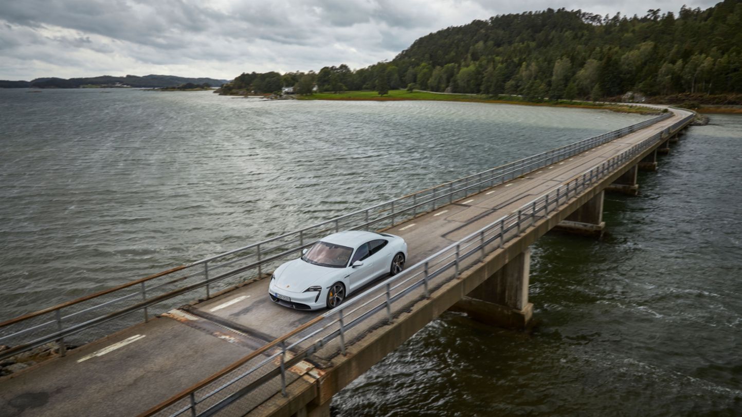 Taycan Turbo S, carrara white metallic, Taycan Media Drive, Europe, 2019, Porsche AG