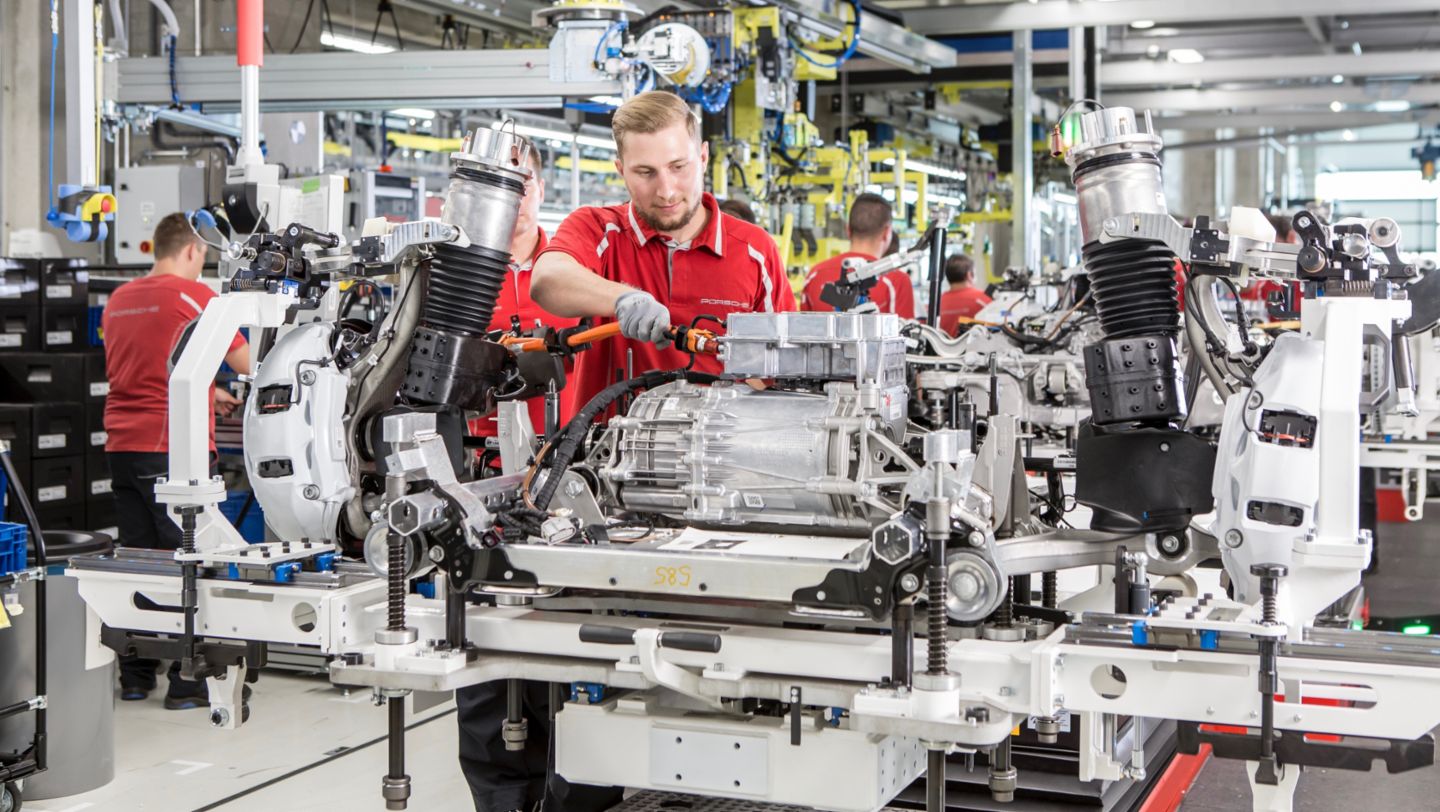 Achsmontage, Taycan-Fabrik, Stuttgart-Zuffenhausen, 2019, Porsche AG