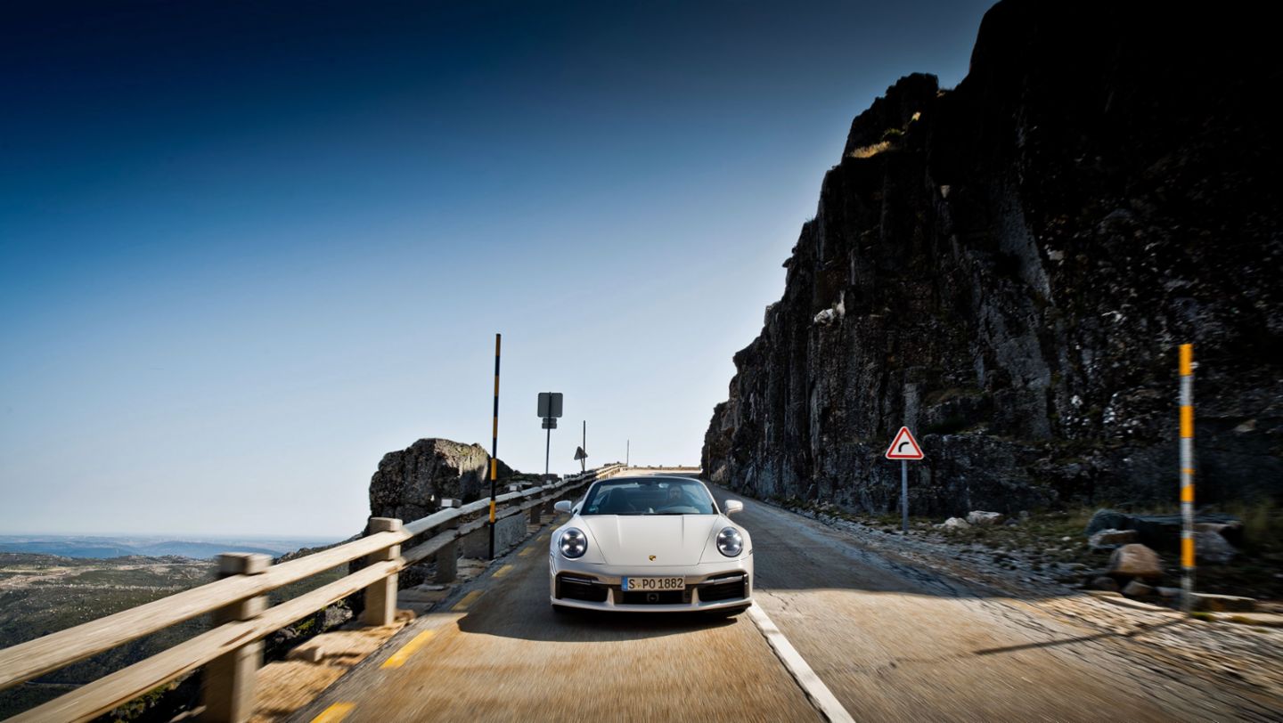 911 Turbo S Cabriolet, Curves Magazin, Portugal, 2020, Porsche AG