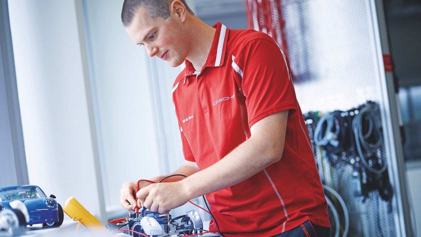 Valentin Wetzel, Apprentice at Porsche, 2020, Porsche AG