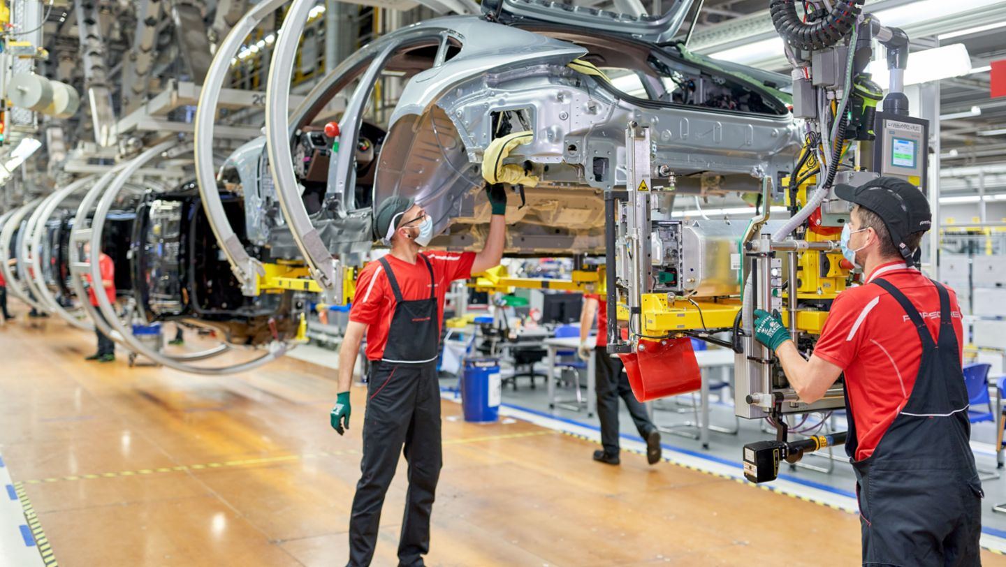 Fabricación de modelos híbridos en la planta de Leipzig, 2020, Porsche AG