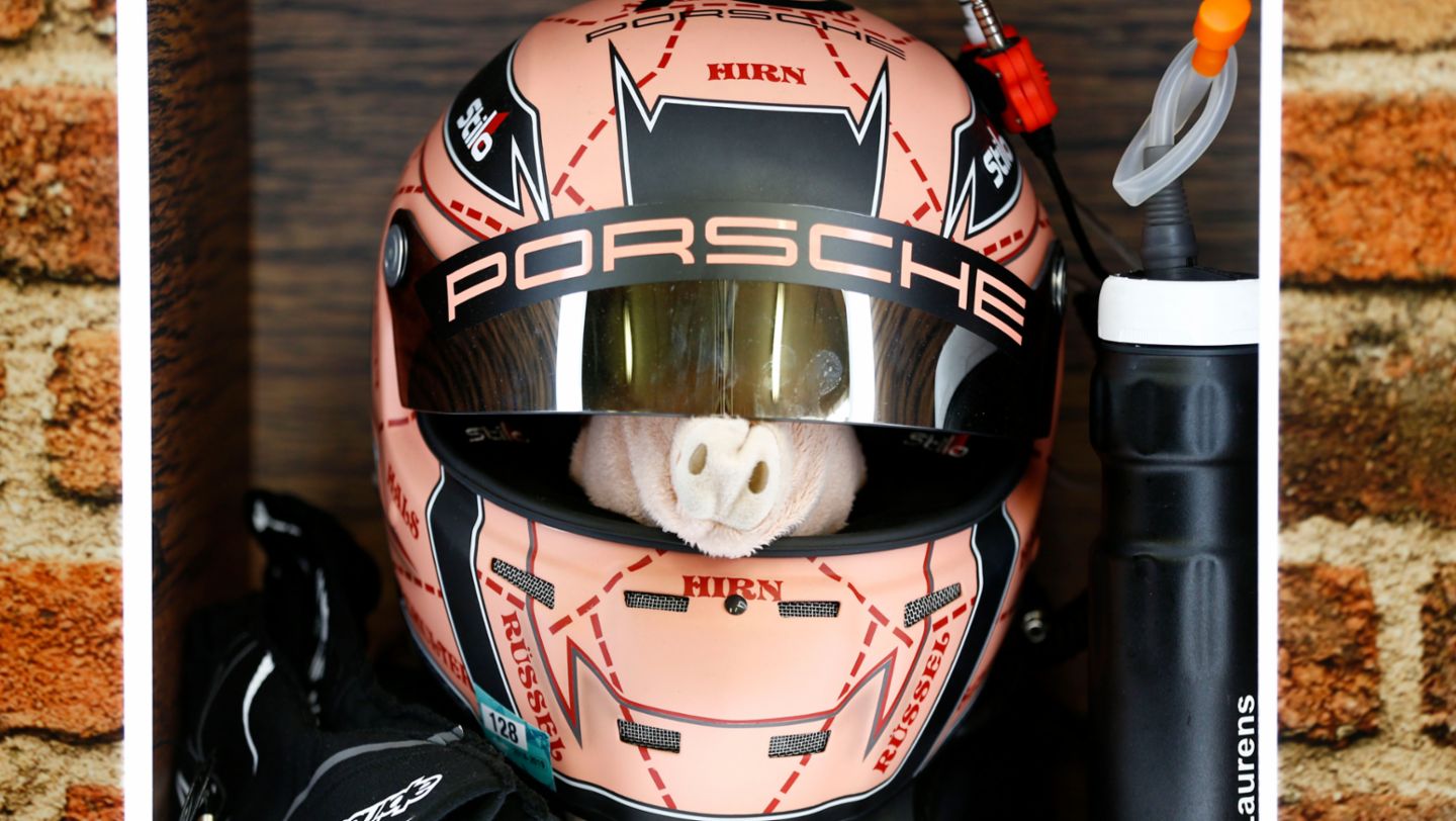 Laurens Vanthoor's helmet, 2020, Porsche AG