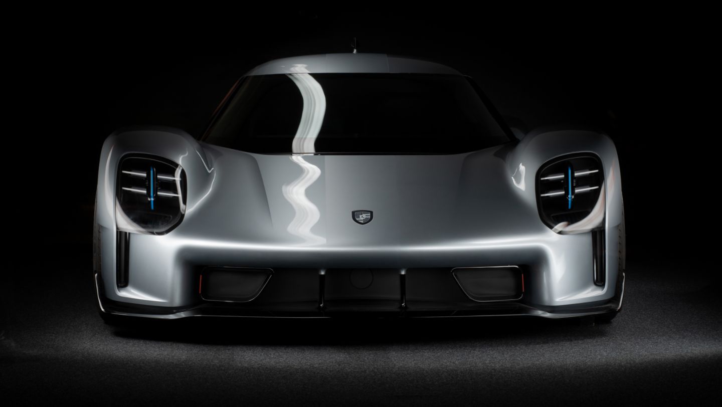 Porsche 919 Street (2017; Tonmodell im Massstab 1:1), 2020, Porsche AG