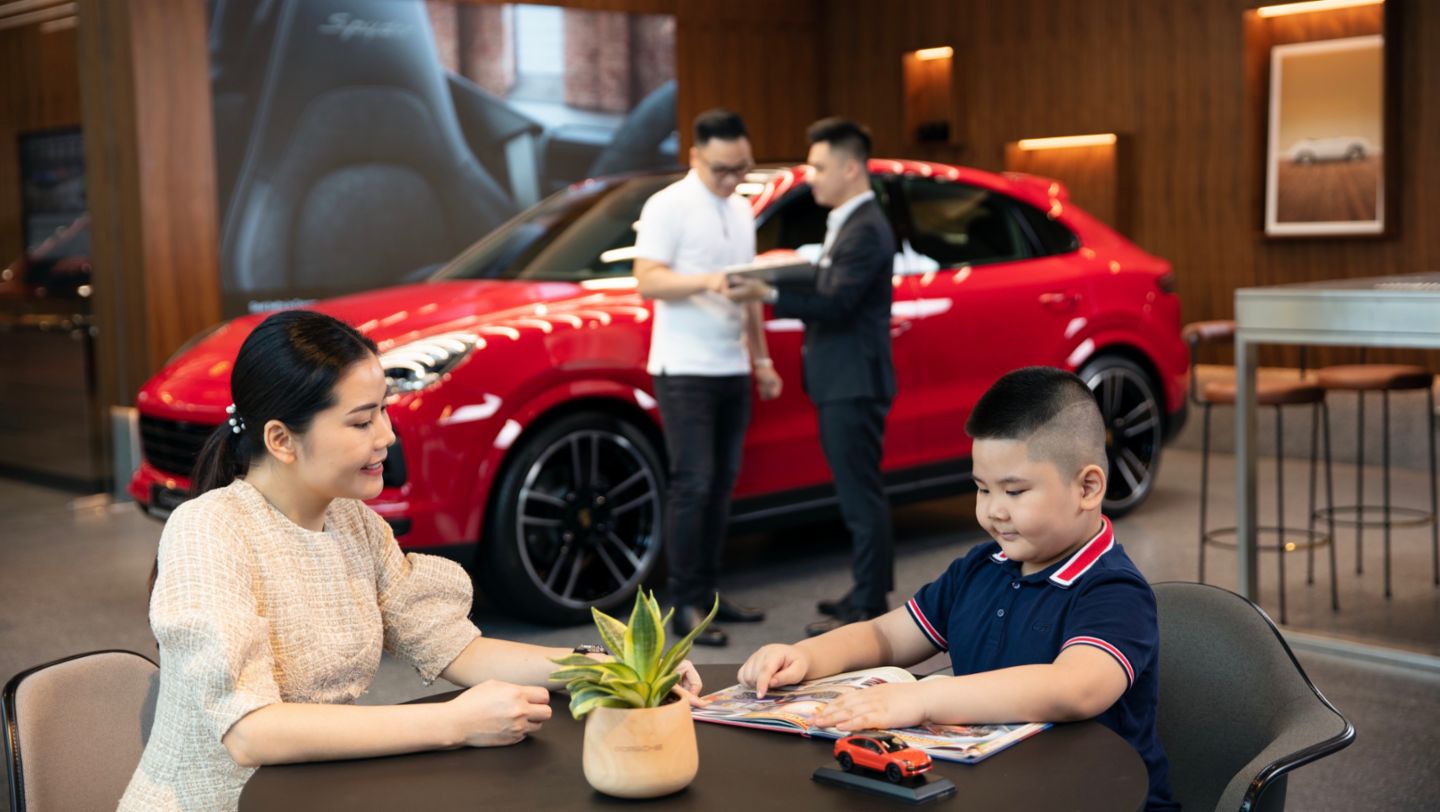 Cayenne, Porsche Studio Hanoi, Vietnam, 2021, Porsche AG