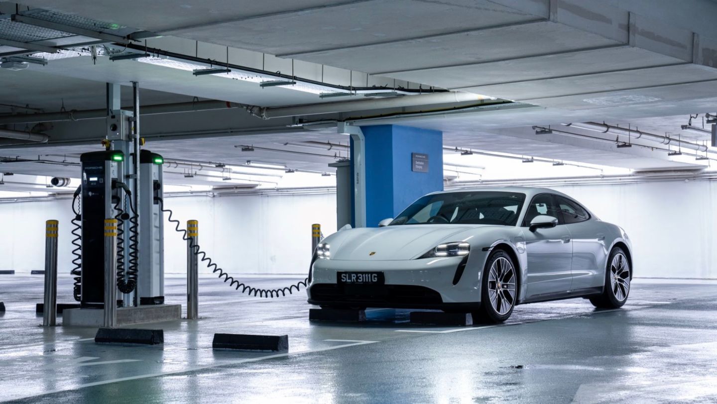 Taycan Turbo S, Porsche Destination Charging, 2021, Porsche AG