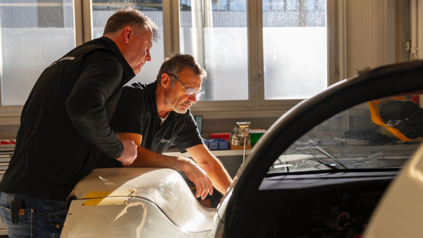 Armin Burger (left) and Traugott Brecht inspect the 962 C, 2021, Porsche AG