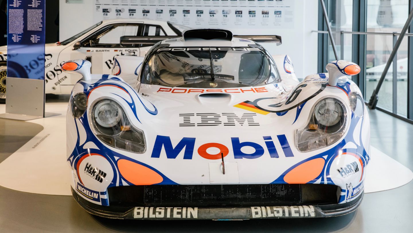 924 GTR LM, 911 GT1 ’98, Exhibition at the ZeitHaus of the Autostadt, Wolfsburg, Germany 2021, Porsche AG
