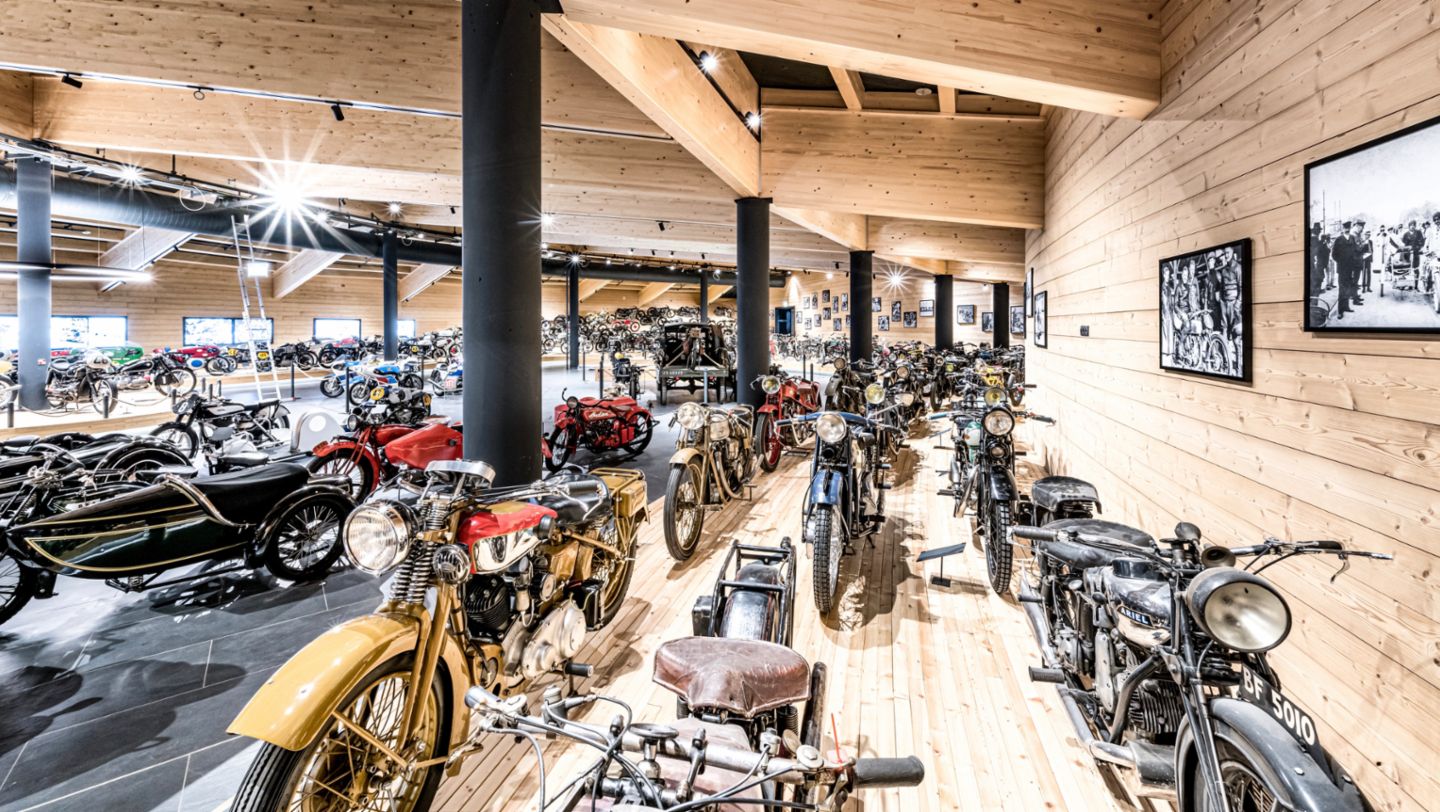 Exposición en el Museo de la Motocicleta TOP Mountain, Hochgurgl, Austria, 2021, Porsche AG