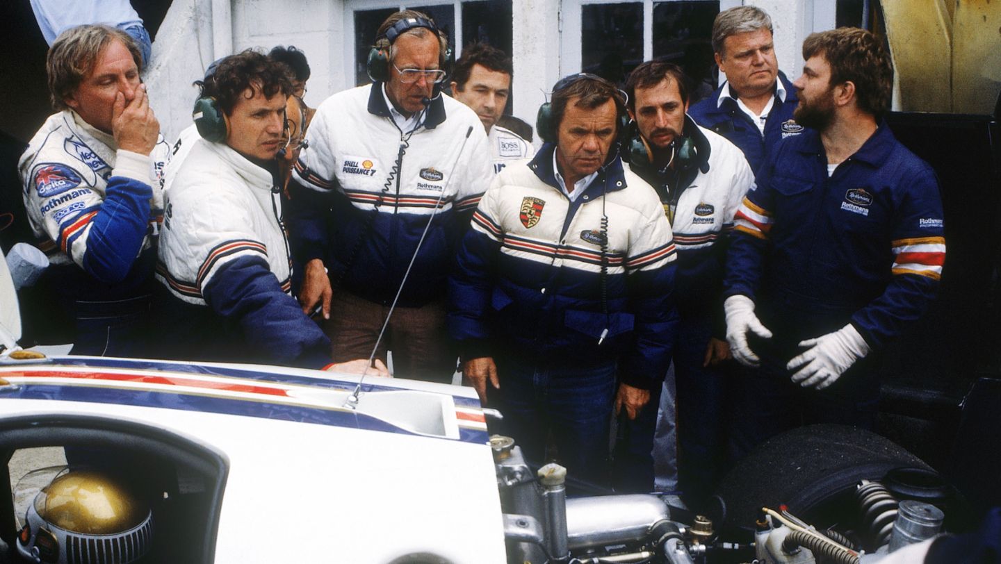 1986, 24 Horas de Le Mans. Vern Schuppan, Klaus Bischof, Peter Falk, Bob Wollek y Valentin Schäffer (i-d).