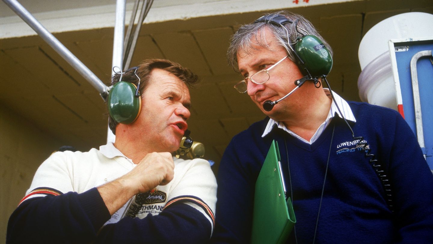Valentin Schäffer y Norbert Singer (i-d), 1987, Porsche AG